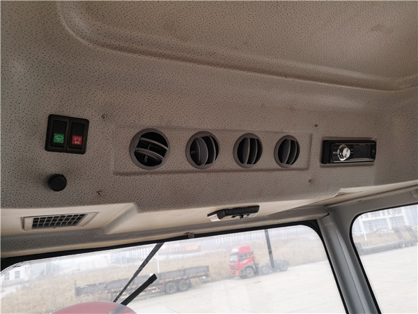 GYL203垃圾壓實機設(shè)備內(nèi)部